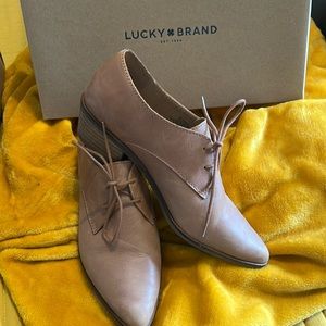 Lucky Brand Lace-up low heeled shoes